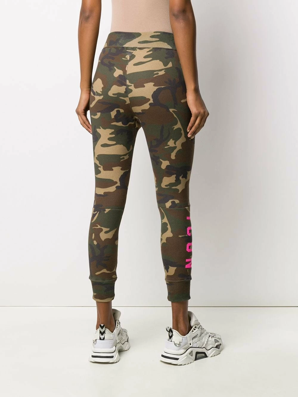 Dsquared2 Prix Sacrifiés Pantalon de jogging à motif camouflage pantalons de survêtement femme 6 Dsquared2 pantalon de jogging à motif camouflage