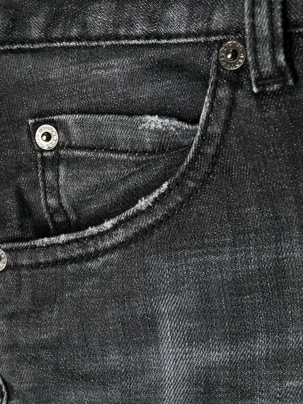 Prix Sacrifiés Dsquared2 Jean à effet usé et patch logo jeans courts femme 9 Dsquared2 jean à effet usé et patch logo