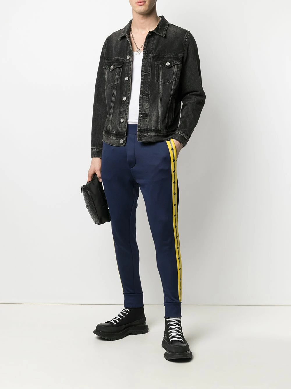 Dsquared2 Prix Affortable Pantalon de jogging à bande logo pantalons de survêtement homme 4 Dsquared2 pantalon de jogging à bande logo