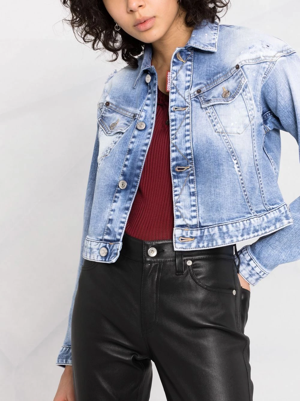 Dsquared2 Veste en jean crop à effet délavé Rabais vestes en jean femme 7 Dsquared2 veste en jean crop à effet délavé
