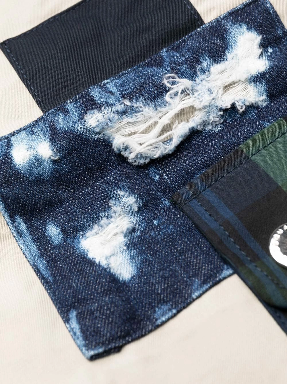 Dsquared2 Pas Cher Pantalon court à détail de patch pantalons courts homme 9 Dsquared2 pantalon court à détail de patch