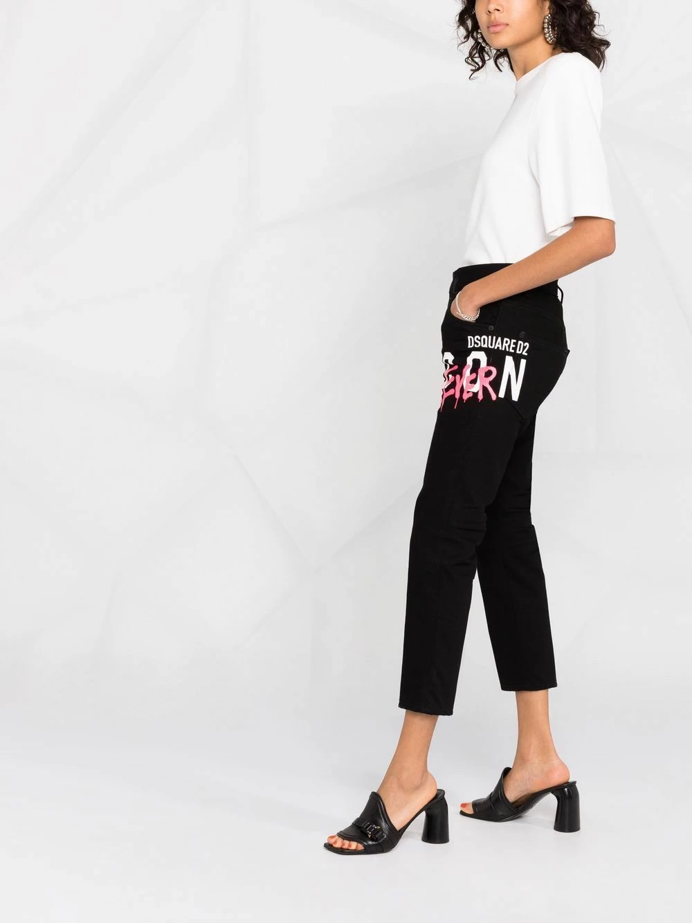 Dsquared2 En promotion Jean Forever Graffiti court jeans courts femme 6 Dsquared2 jean Forever Graffiti court