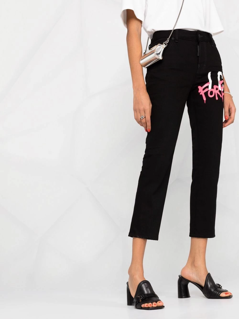 Dsquared2 En promotion Jean Forever Graffiti court jeans courts femme 7 Dsquared2 jean Forever Graffiti court