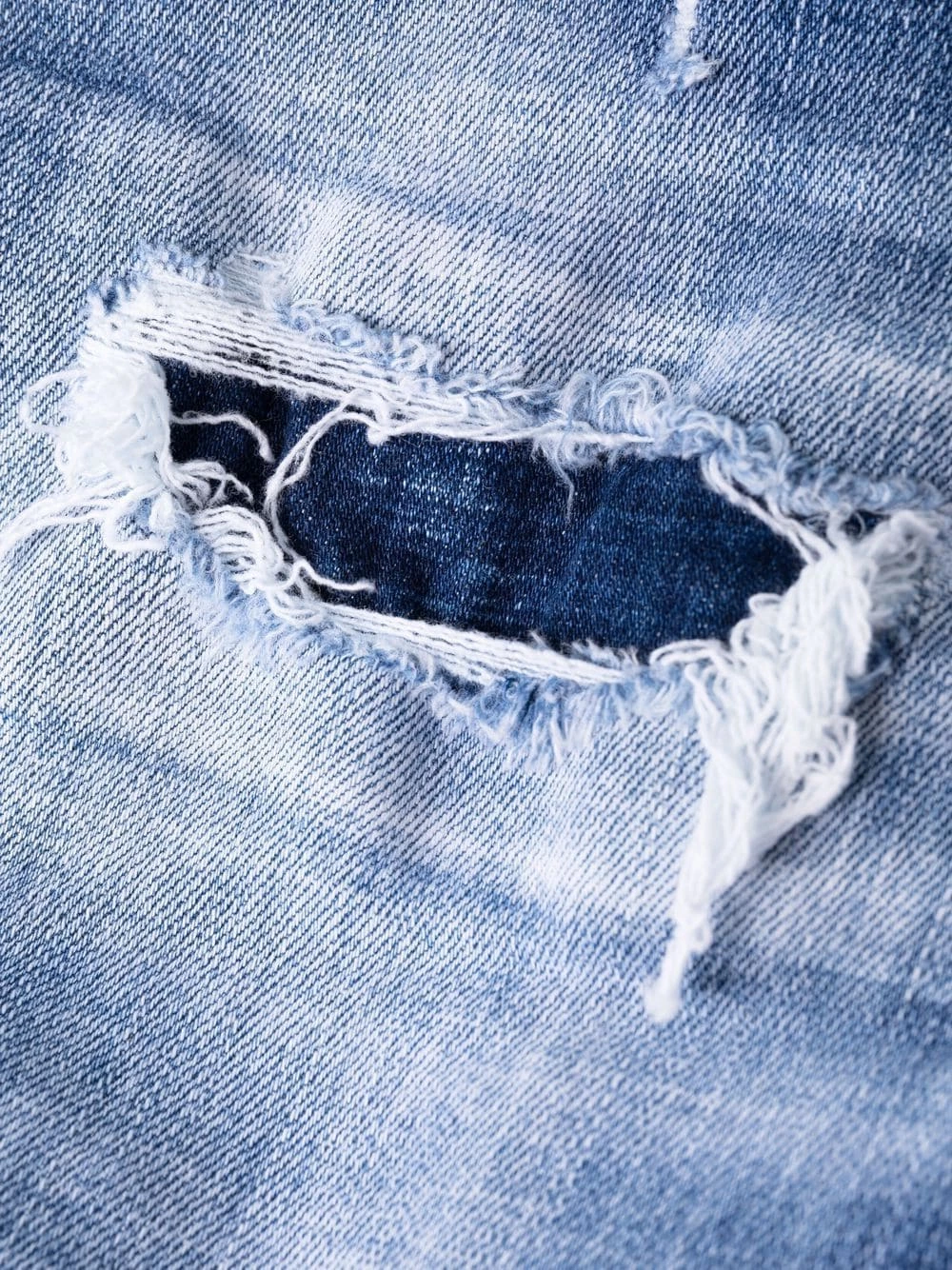 Dsquared2 Jean à détails effilochés Promos jeans courts femme 8 Dsquared2 jean à détails effilochés